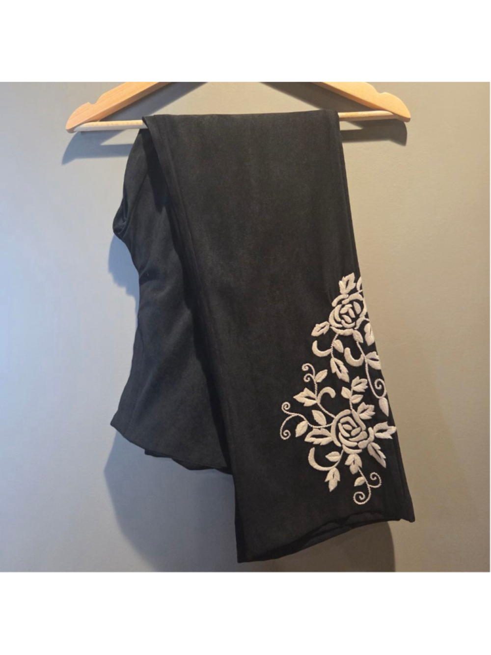 White House Black Market floral embroidered black pants small